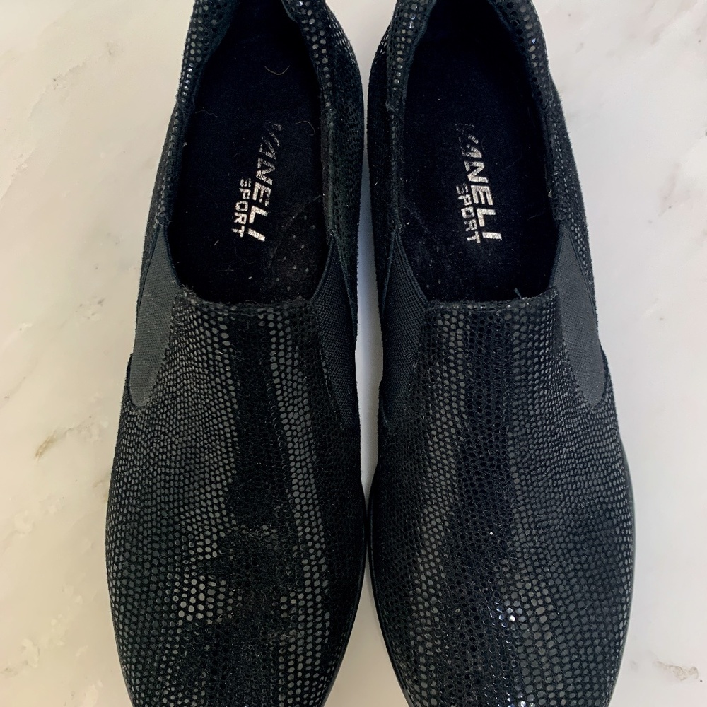 Vaneli sport shoes size 9 (new)